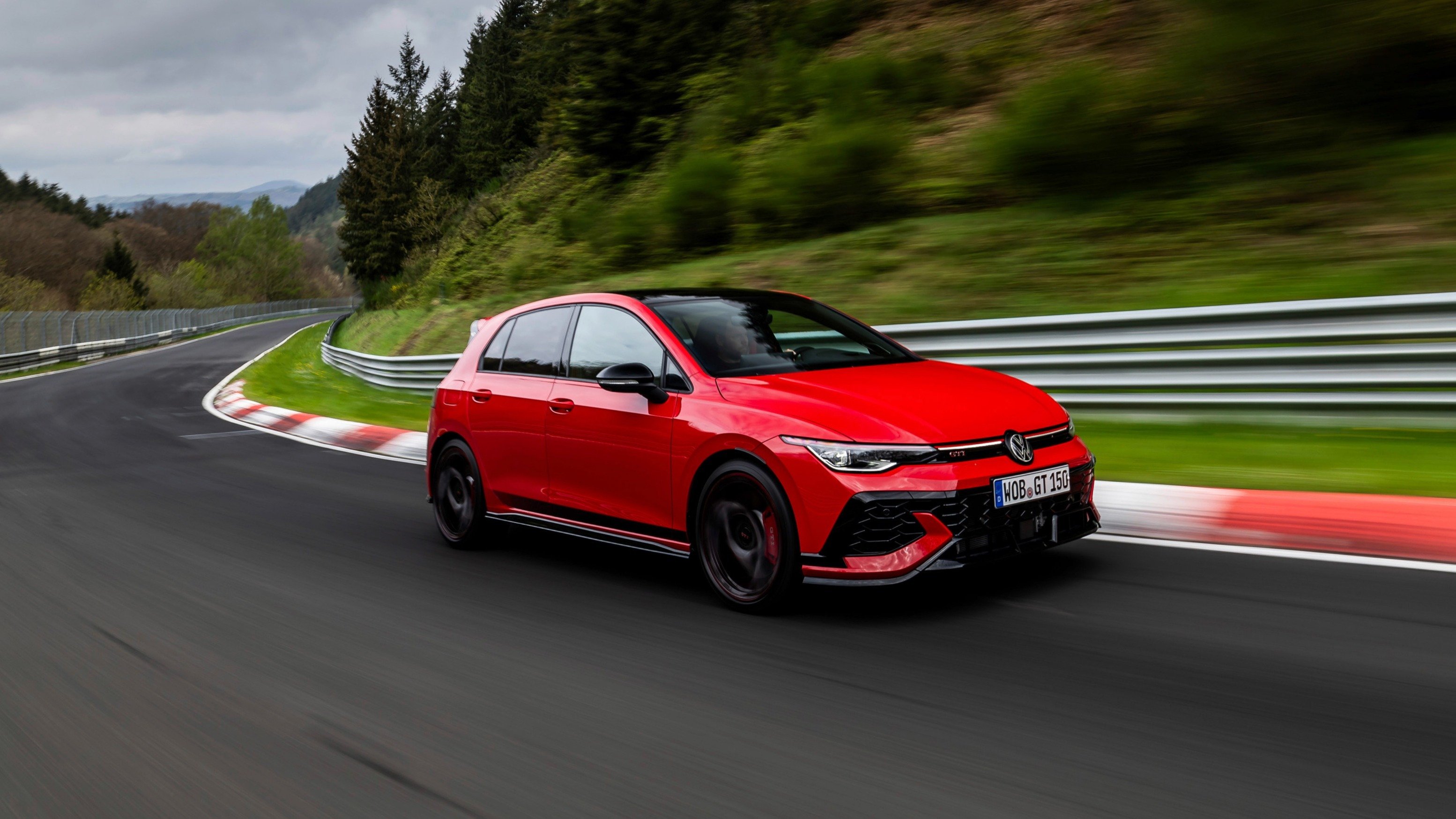 Detailbild 1: Volkswagen Golf GTI Edition 50 2,0 TSI OPF 239KW (325PS)